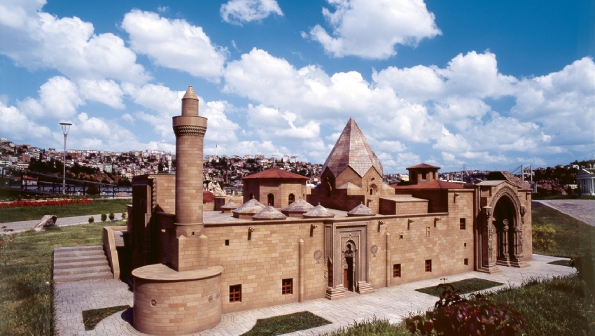 Uçaklı Doğu Anadolu İncileri Turu